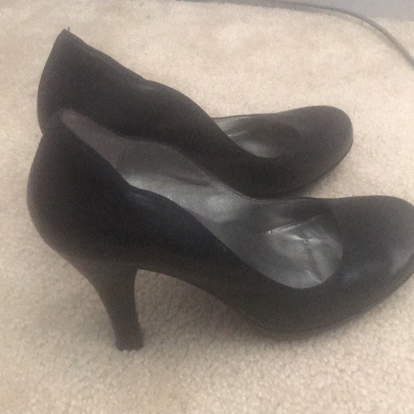 Black Guess Heels - Picture 5 of 8